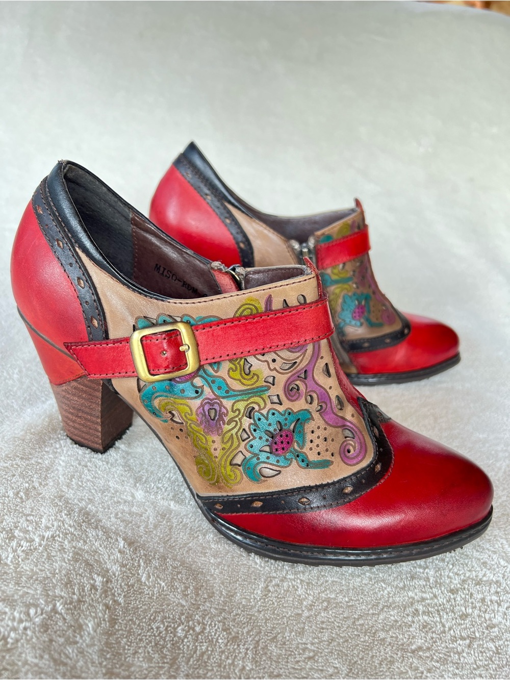 Spring Step L’Artiste Tooled Leather Booties Size 8.5 Floral Wingtip Heels NEW - Picture 3 of 12